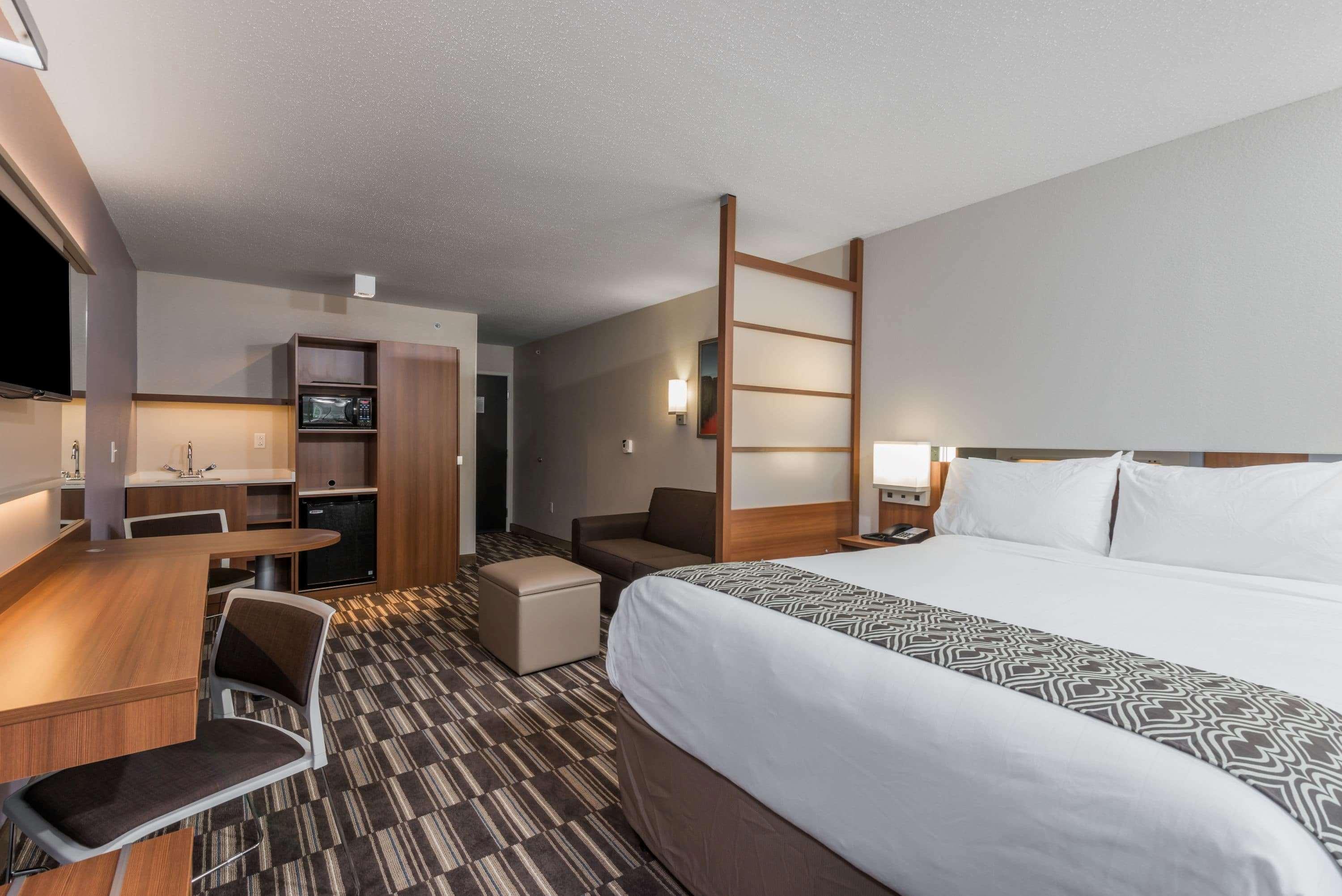 Microtel Inn & Suites By Wyndham Altoona Bagian luar foto